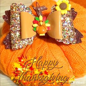 Thanksgiving turkey bow